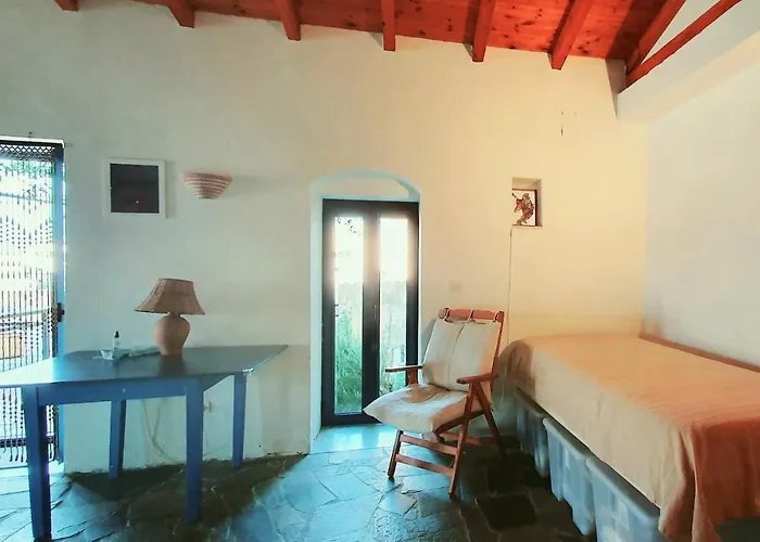 Nyaraló Traditional Hillside Gíthio