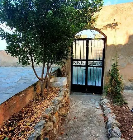 בית נופש Traditional Hillside גיתיו