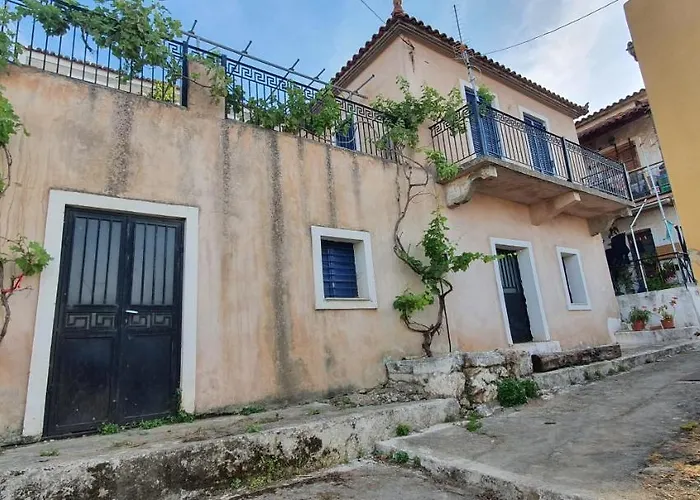 Traditional Hillside * Gíthio